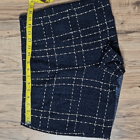 ❄C. Luce Tweed Black & Metallic Shorts - Picture 4 of 10